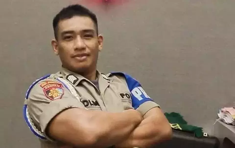 Anggota Provos Polda Sulawesi Tenggara ( Sultra ) yang digerebek ngamar dengan istri orang dipecat dari Kepolisian Republik Indonesia ( Polri