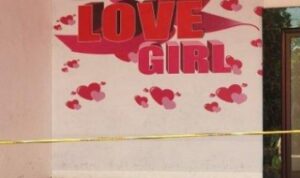 Agus Garong, ditemukan tewas akbat luka bacokan celurit dilokasi karaoke ‘Love Girl’ GBL ( Gambilangu ) Kampung Rowosari, Mangkang Kulon, Sema