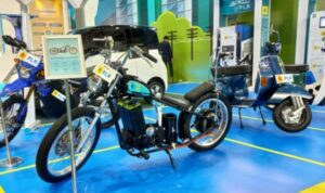 PLN berhasil mengkonversi ( mengubah ) motor konvensional berbahan bakar minyak menjadi motor berpenggerak daya listrik ( Motor Listrik ).