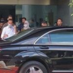 Cak Nun ) sakit di RSUP dr Sardjito, Yogyakarta, Minggu (9/07/2023) dijenguk Presiden Joko Widodo ( Jokowi ) yang pernah dia sebut sebagai ‘ F