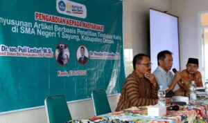 SMAN 1 Sayung, Demak, mengadakan kegiatan peningkatan kompetensi tenaga pengajarnya dalam pengabdian kepada masyarakat dengan tema ‘Penyusuna