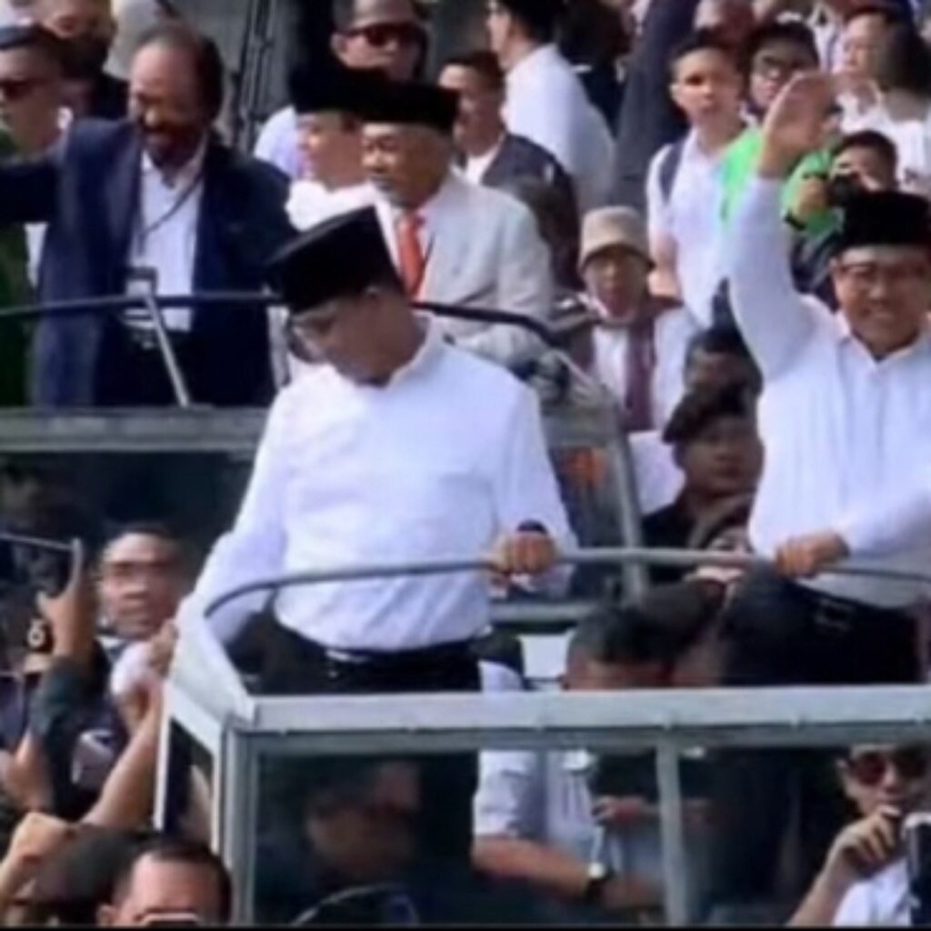 Pajak mobil yang dinaiki Anies Baswedan-Muhaimin Iskandar, Surya Paloh dan petinggi-petinggi partai merk Land Rover awalnya sempat nunggak, s