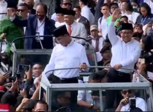 Pajak mobil yang dinaiki Anies Baswedan-Muhaimin Iskandar, Surya Paloh dan petinggi-petinggi partai merk Land Rover awalnya sempat nunggak, s