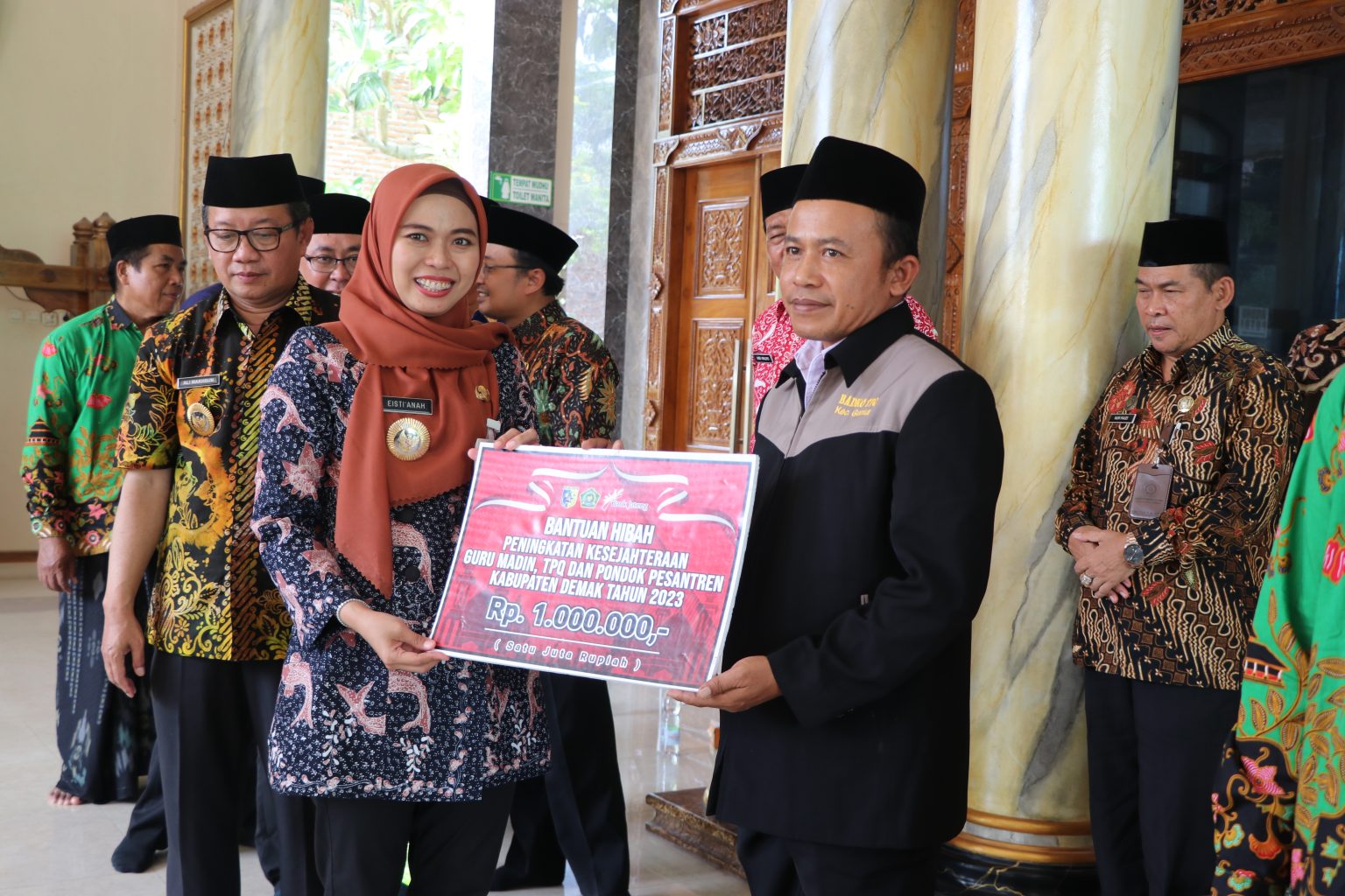 pemkab-demak-bank-jateng-dan-kemenag-terus-berikan-bantuan-kesejahteraan-guru-agama-non-formil-kali-ini-di-guntur