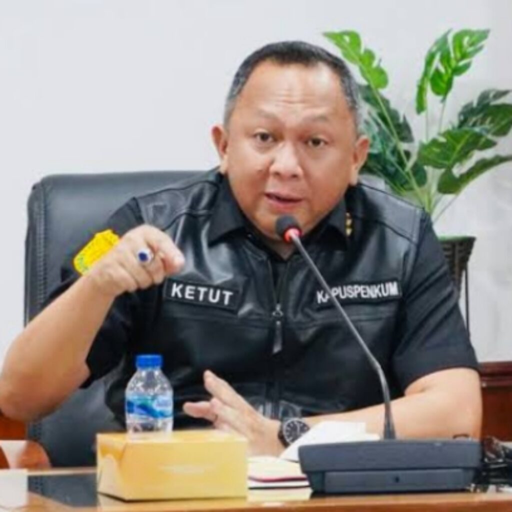 Kapuspenkum Kejagung Ketut Sumedana OTT Kajari Bondowoso, Kejagung menegaskan momen tersebut sebagai momentum bersih-bersih internal dan tidak butuh jaksa yang tidak bermoral.