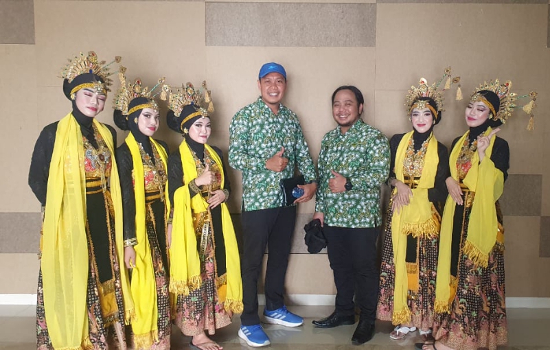 Ketua PPBI Cabang Demak, kepada 2 pengurus yang mengikuti Munas ke-x di Sidoarjo, Jawa Timur agar terus menjunjung tinggi nama daerah.