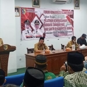 Pemkab Demak melalui Bagian Kesra mengadakan pelatihan budidaya dan membuat bonsai untuk kalangan santri Ponpes (Pondok Pesantren).