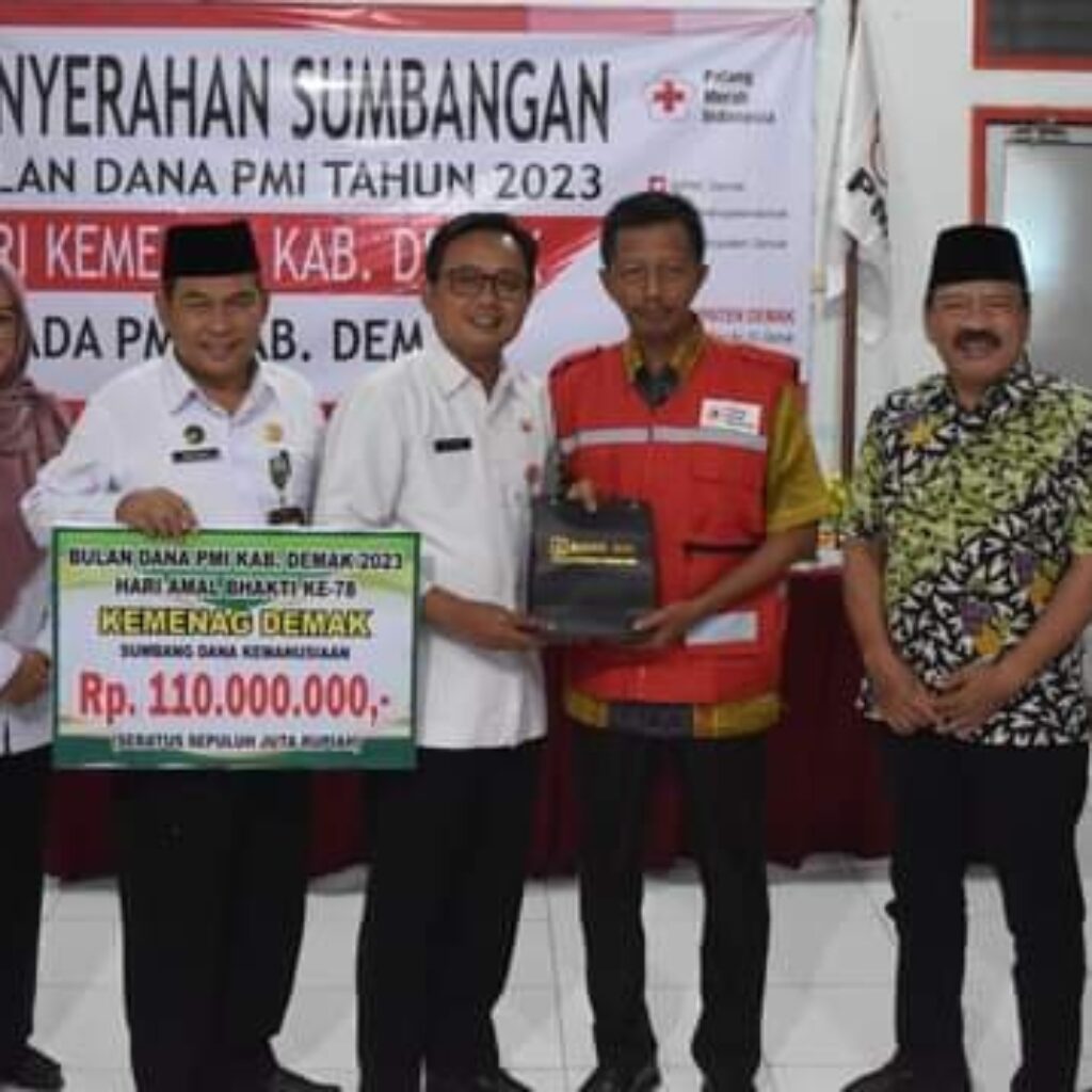 Kemenag Kabupaten Demak dalam Bulan Dana Bhakti PMI berhasil mengumpulkan donasi sebesar Rp 110.000.000 dan disumbangkan kepada PMI.
