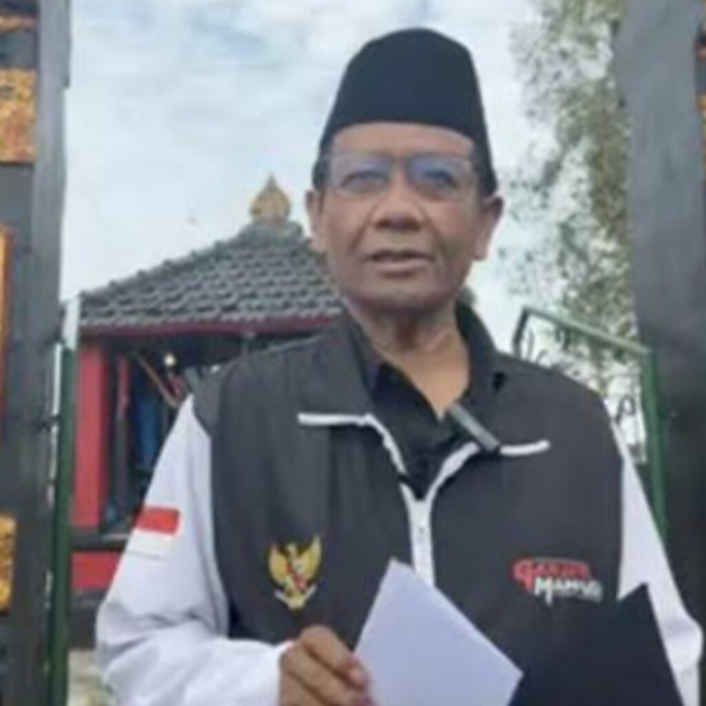 Mahfud MD menyatakan mundur dari Kabinet saya dulu diangkat dengan hormat, mundur dengan penuh kehormatan.