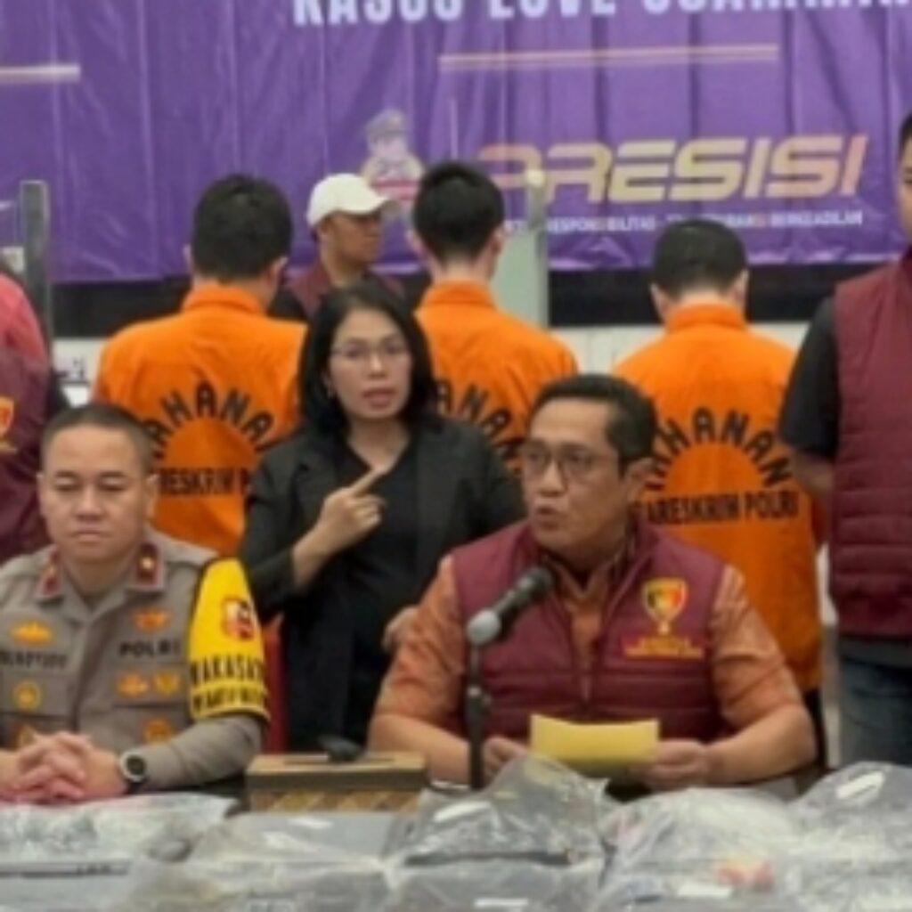 Bareskrim Polri menangkap sindikat penipuan online dengan modus Love Scamming jaringan internasional. Dalam aksinya, sindikat ini dapat merau
