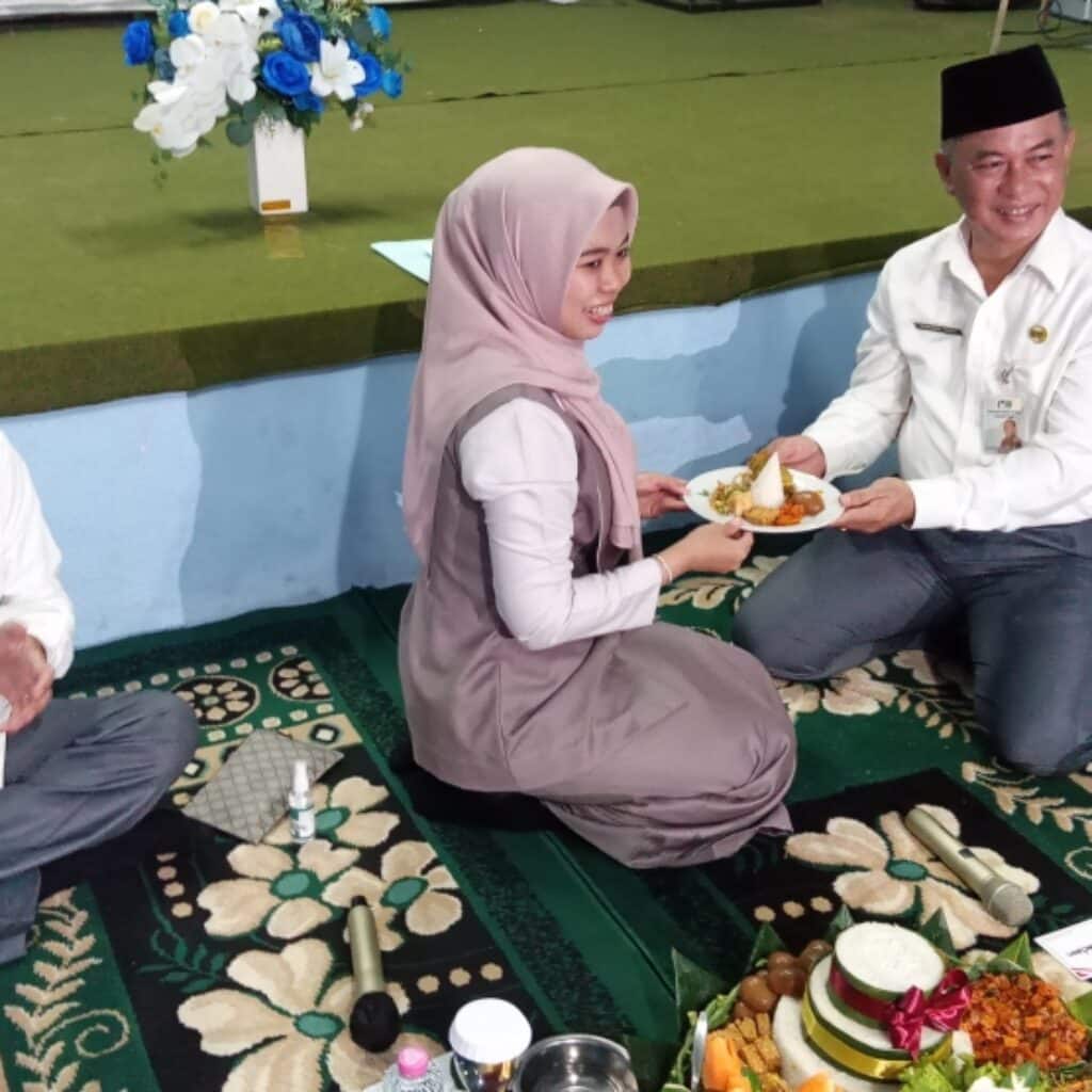Pj Dirut Pudam Demak Pj Direktur Utama Pudam Demak Qomarul Huda, SH HUT ke-46, peduli tanggap bencana seluruh konsumen terdampak banjir gratis selama 1 bulan.
