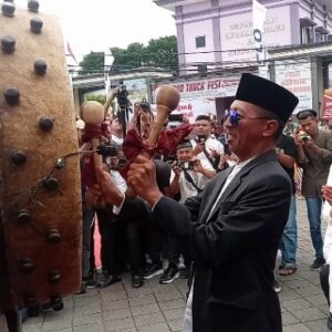 Demak-Forkopimda Demak, Wabup Sekda dan pejabat terkait bergantian pukul bedug tanda umat Islam Kota Wali masuk ke bulan suci Ramadan 1445 H.