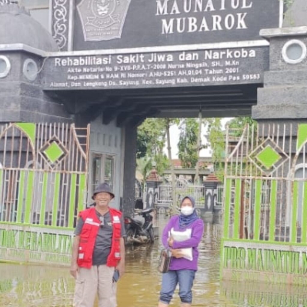 Sekda (Ketua PMI) Demak, memerintahkan relawan mengirim bantuan logistik ke Pondok Rehabilitasi Sakit Jiwa