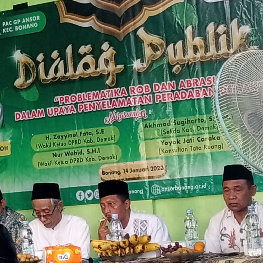 Sekda Demak bersama Kyai Ubaid Sekda Demak dan Mbak Ida mengucapkan selamat kepada Kyai Ubaid dan Gus Rpzin terpilih memimpin PWNU Jawa Tengah masa khidmah 2024-2029.