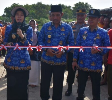 Bupati Demak secara simbolis membuka tradisi Syawalan kemudian disusul dengan acara sedekah laut dengan melarungkan kepala ‘Wedus Kendit’.