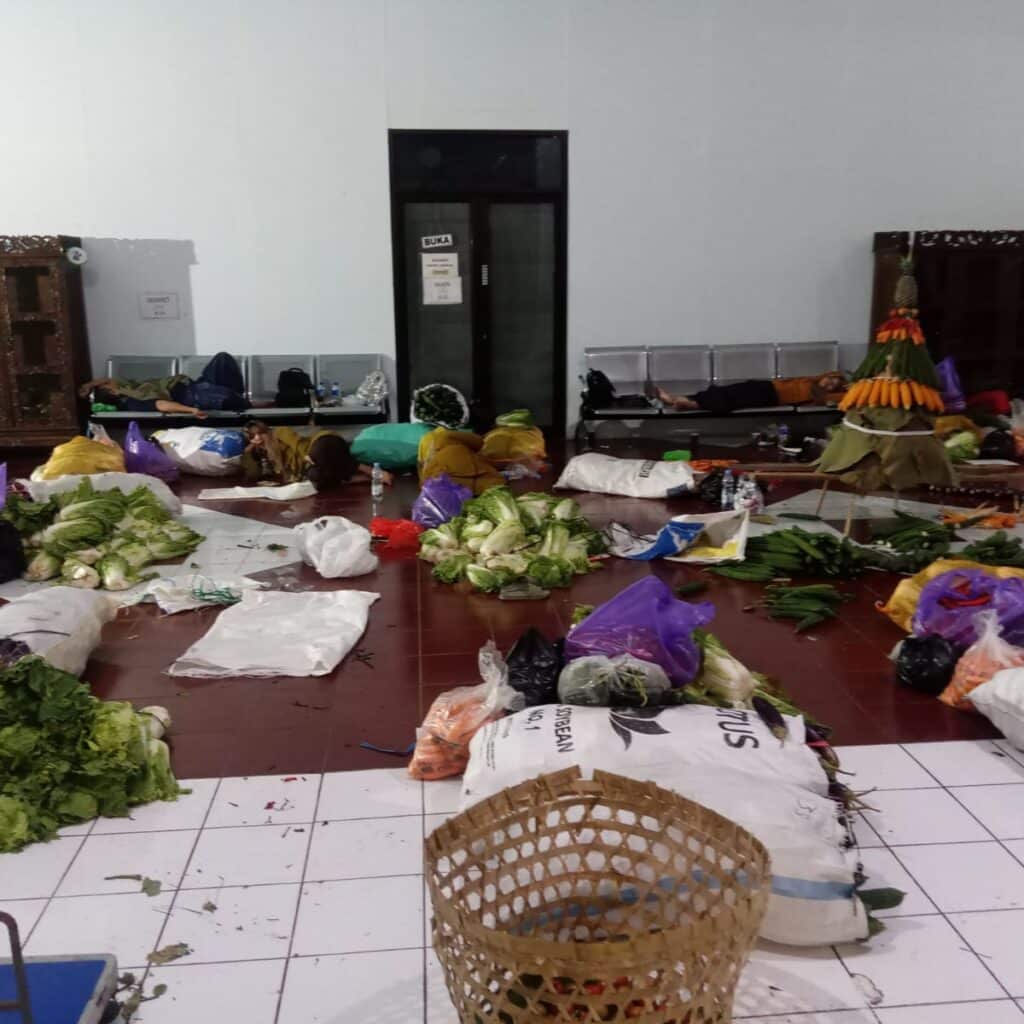 90 gunungan sayur