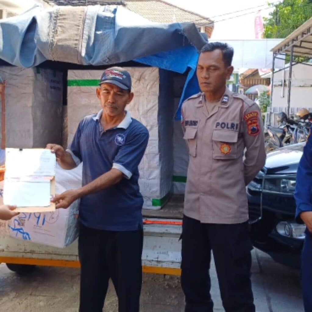 KPU Demak terima segel ties.